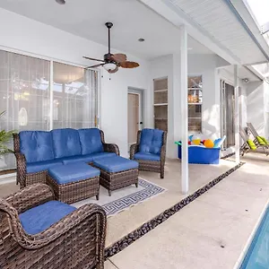 Holiday home Paradise - Lovely With Pool & Hot Tub, Palm Harbor